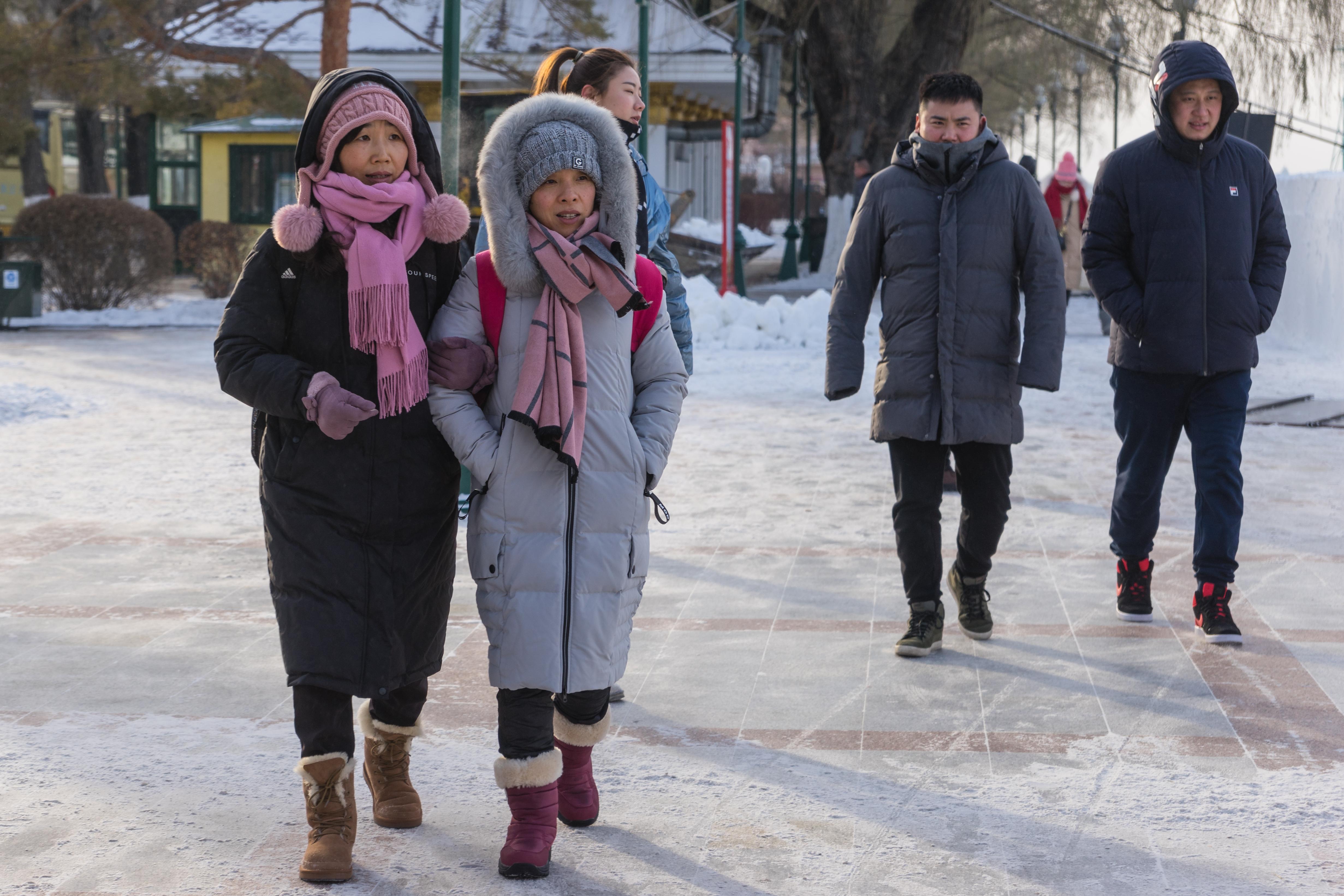 冰雪大世界的日夜魅力，白天去与晚上去哪个更佳？_科普问答