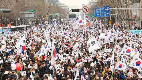 韩国两派爆发大规模示威，社会矛盾的显现与反思_精选解释落实