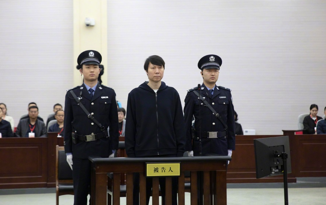 服刑期间李铁需要剪掉长发的故事与启示_反馈调整和优化