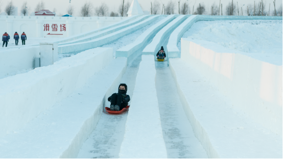 冰雪大世界冰滑梯的魅力介绍_权限解释落实