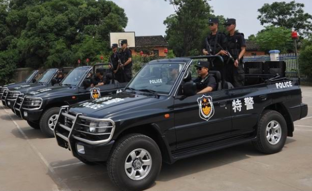 特警队警车，守护城市的钢铁壁垒