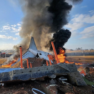 韓國(guó)客機(jī)碰撞起火瞬間曝光，震驚全球的航空災(zāi)難事件