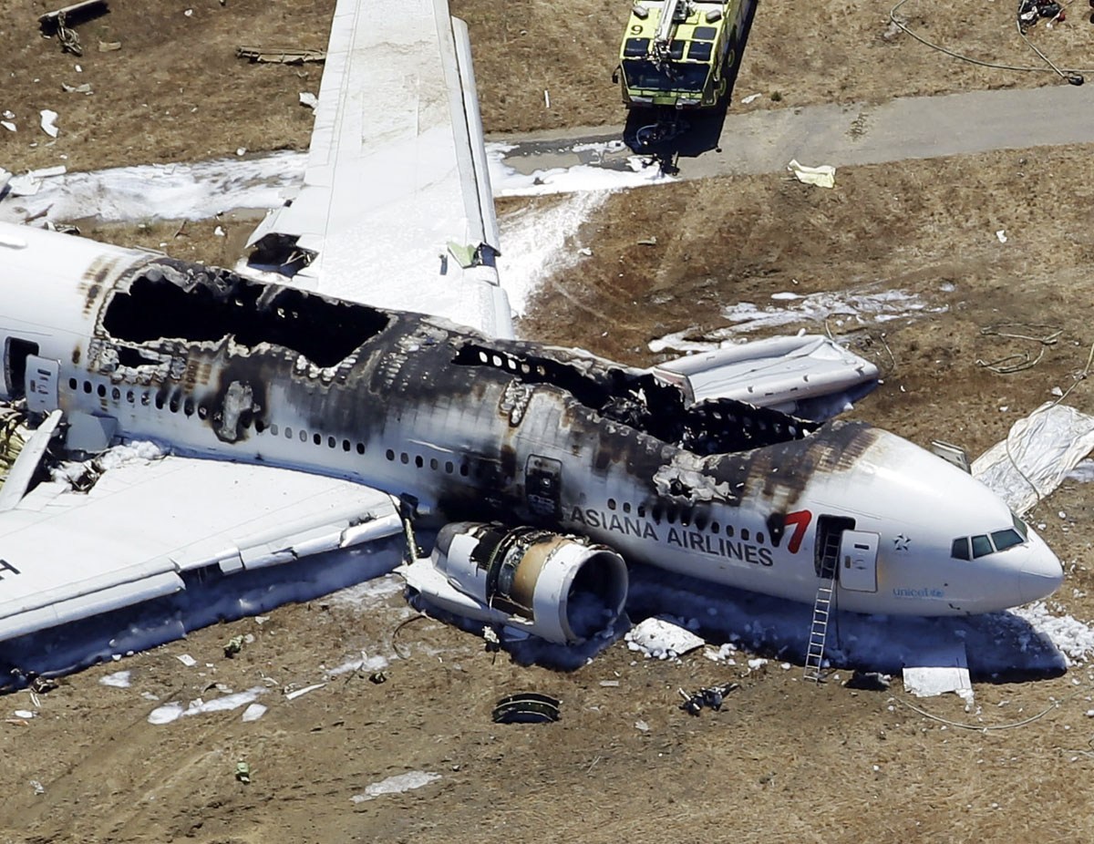 官方揭秘，客機撞墻非跑道長度不足所致