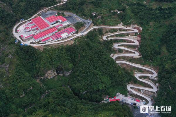 世界最长高速路隧道，穿越山川的壮丽通道