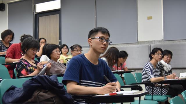 学校全体教师举报副校长事件曝光，官方回应引发热议