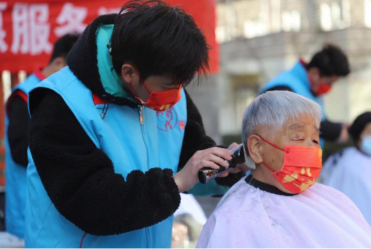 晓华理发师的新年祝福，发型时尚，福气满满