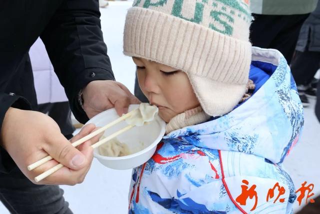 投喂南方游客的尔滨小孩哥火了