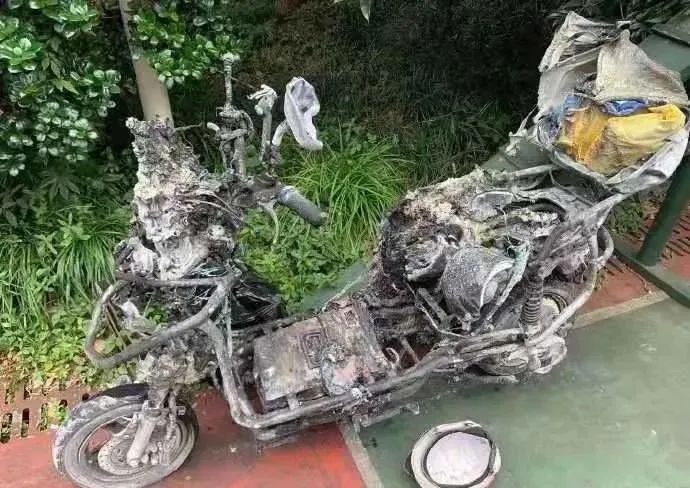 小伙購6手電動車被炸死，悲劇背后的警醒與反思