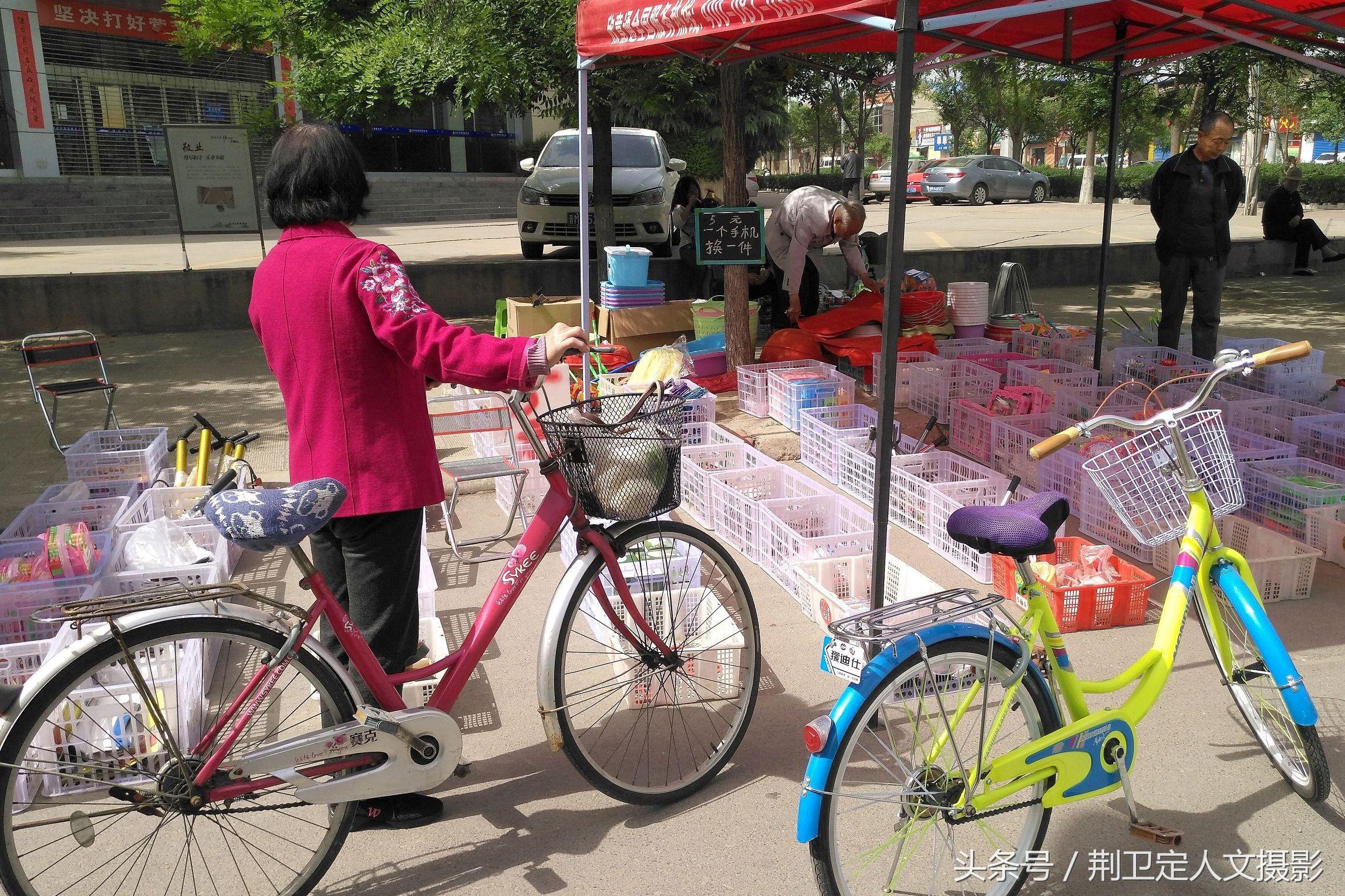 黄金魅力再现，年轻人引领手机装饰新潮流