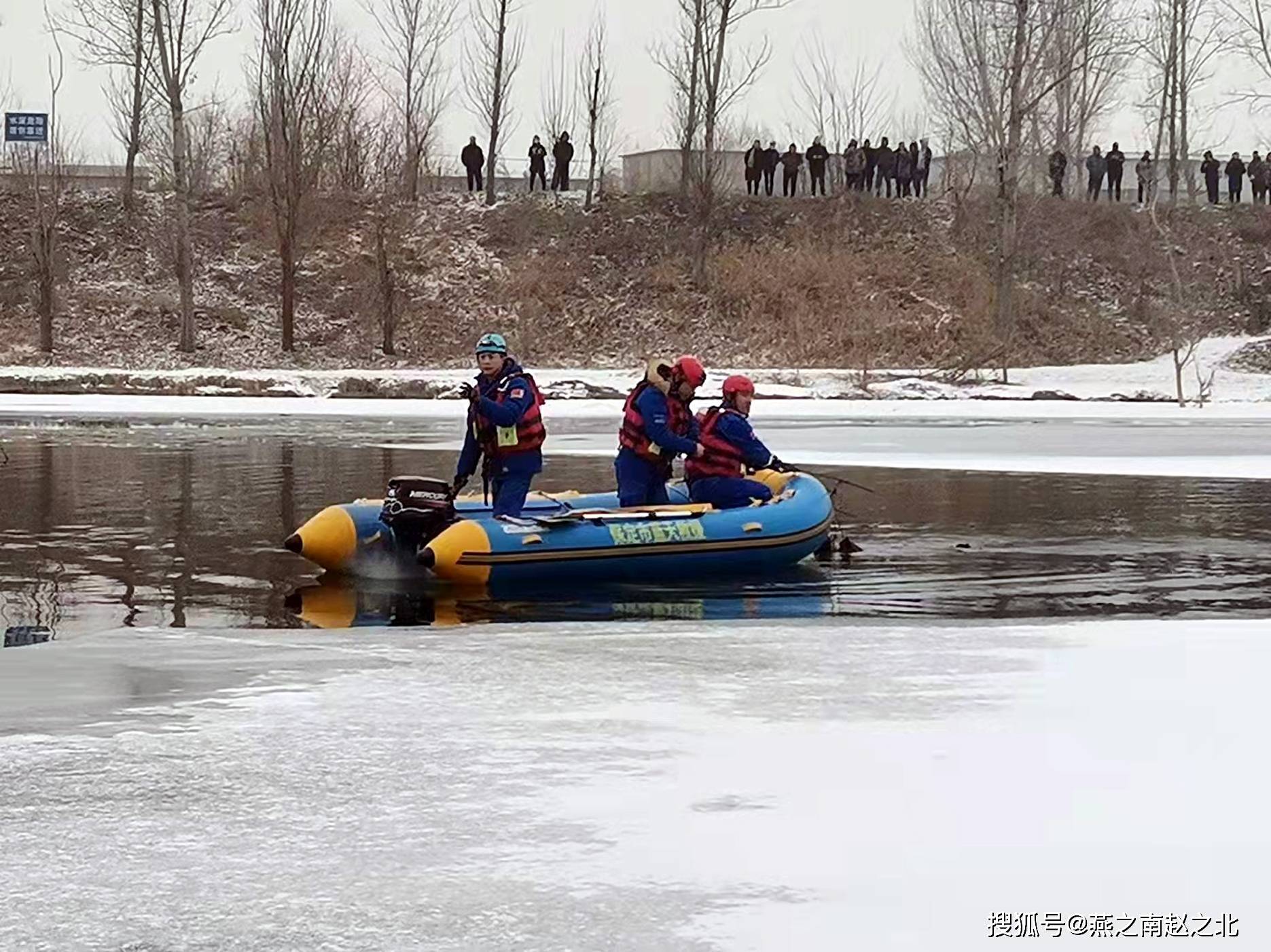 河北悲剧，被困冰层下的冬泳者失去宝贵生命