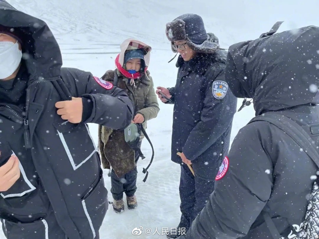 江蘇無錫馳援西藏震區(qū)，四千件羽絨服溫暖人心