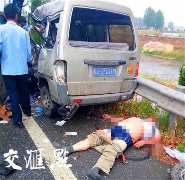 面包車與貨車慘烈相撞致六死！深度剖析事故背后的真相