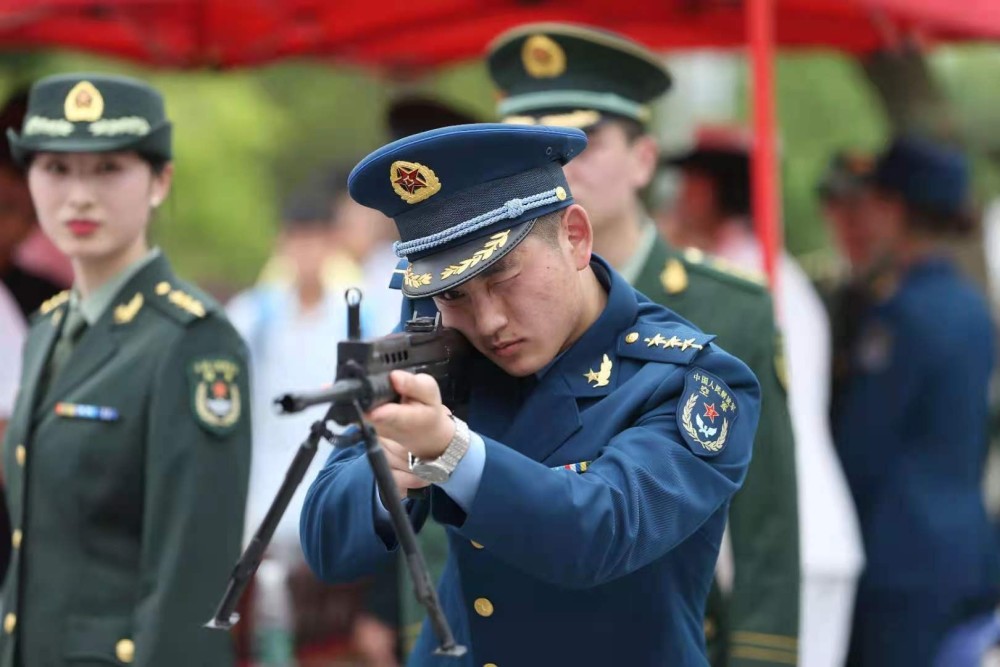 火箭軍征兵宣傳硬核裝備震撼亮相，熱血青年速來加盟！