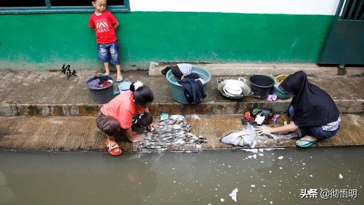 印度恒河沐浴盛事引發水質危機，百萬民眾傳統習俗挑戰河流生態！