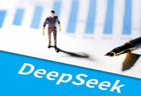 券商巨头DeepSeek引领开源生态革命，掀起科技浪潮之巅！