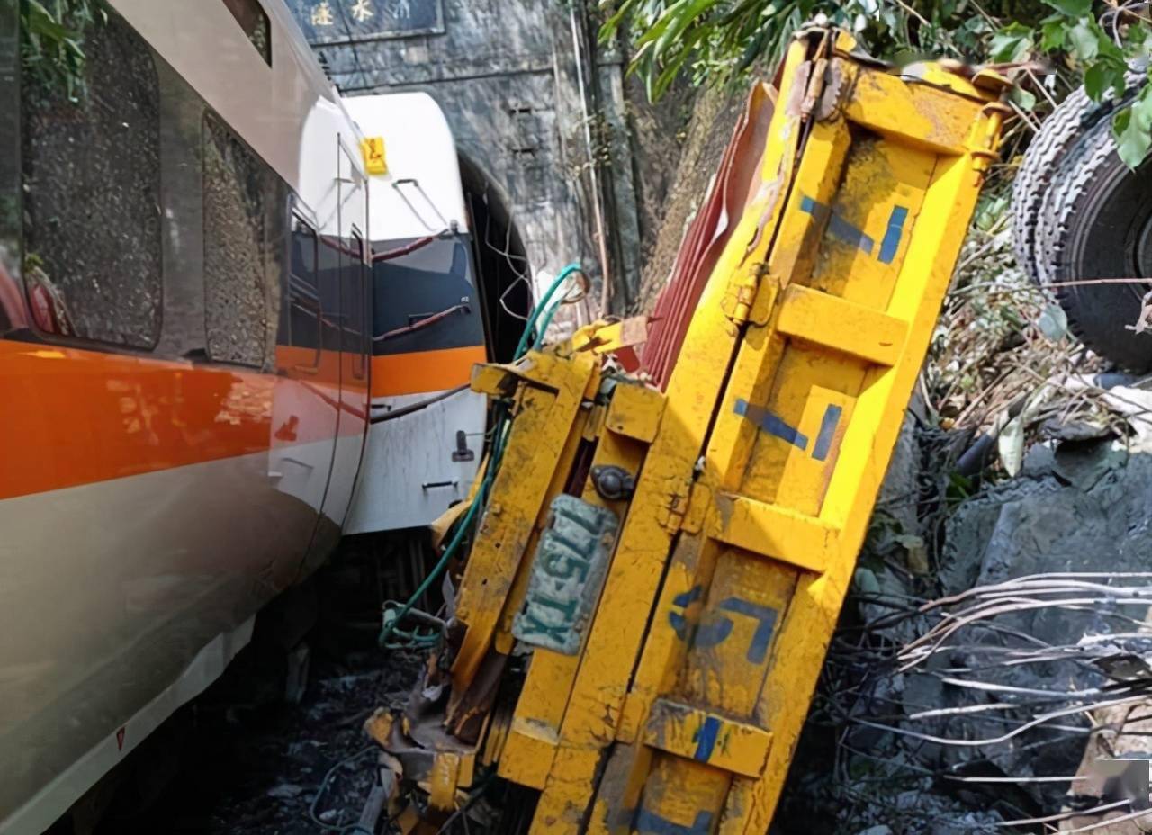 驚！列車車窗頻遭砸破，多位網友爆料親身經歷！背后的真相究竟如何？