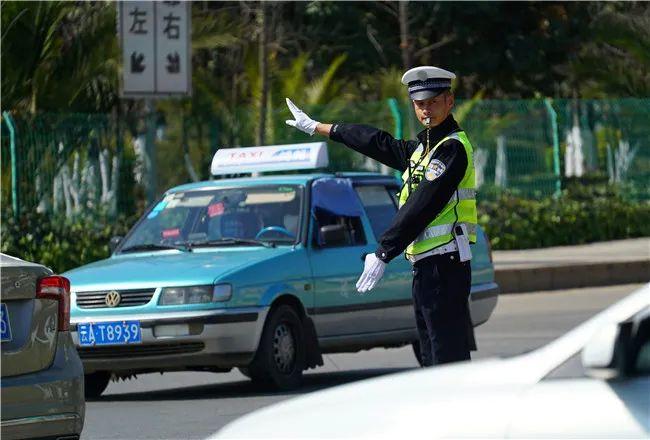 女子報警，我舉報我自己