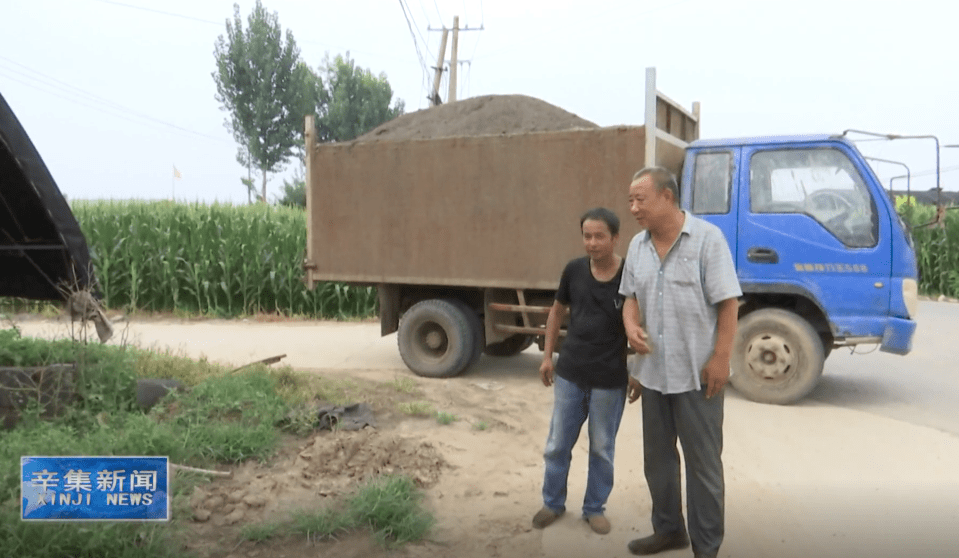 車主入村卸雞糞遭遇天價過路費，揭秘背后的故事與法規解讀！