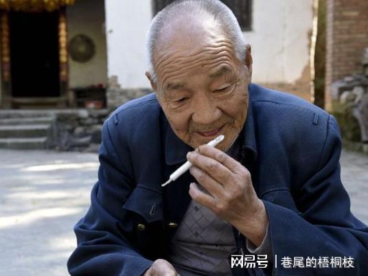 中国移动吸血老年人？揭秘背后的真相！