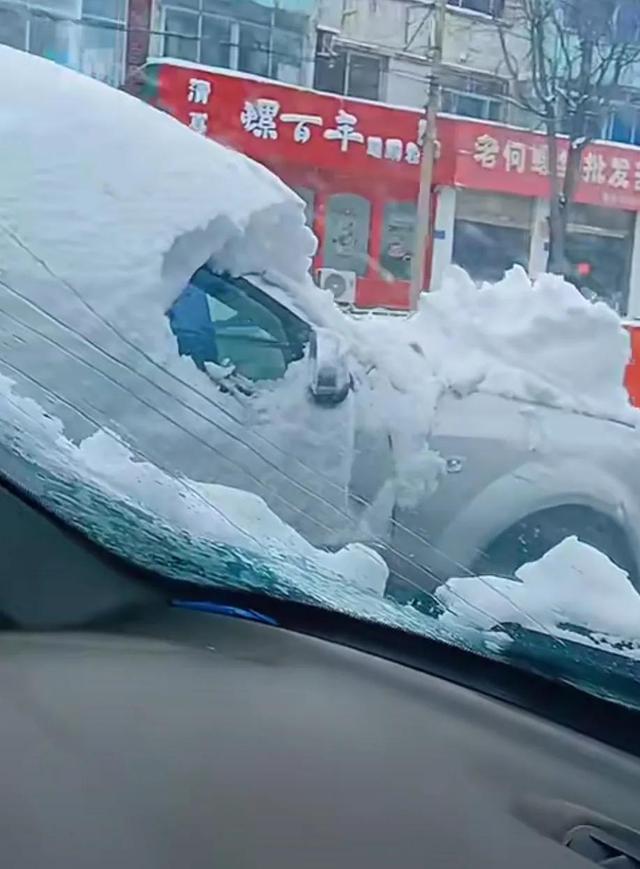 濟南暴雪路上的汽車困境，絕望冰壺現象深度解析