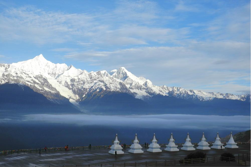 杭州太子山惊现黄山美景，男子意外拍摄引发关注热潮