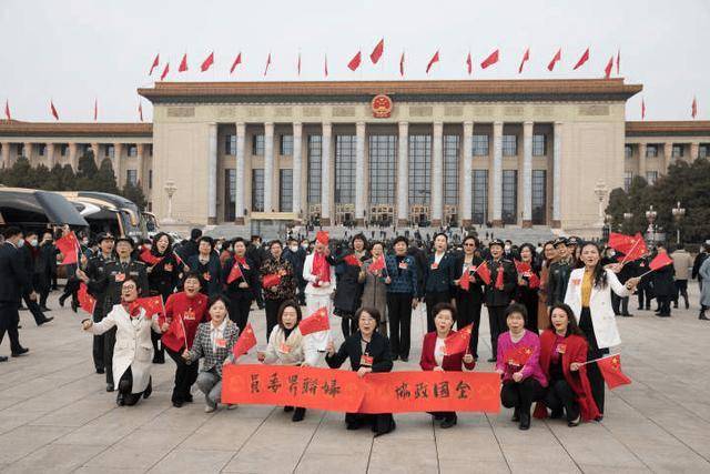 全国两会现场的妇女节祝福，热烈庆祝与深度解读