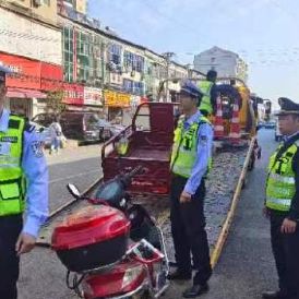 震撼！長沙交警嚴查隧道口電動車，守護城市安全！