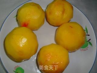 黃桃罐頭生產(chǎn)驚現(xiàn)黑蟲遍布桃瓣，觸目驚心之下隱藏何種真相？