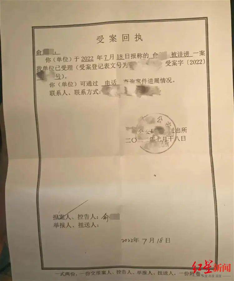 女子惊见男友家中公章遍地，争执升级报警介入调查，背后真相究竟如何？