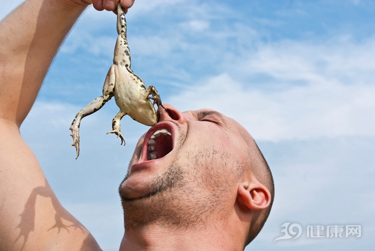 廣東男子慘食蟾蜍中毒身亡，警惕身邊的隱患，這究竟是怎么一回事？