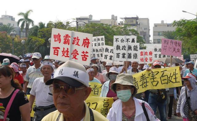 前台南县长谈大罢免风波，台湾政治危机逼近，或将引发社会疯狂