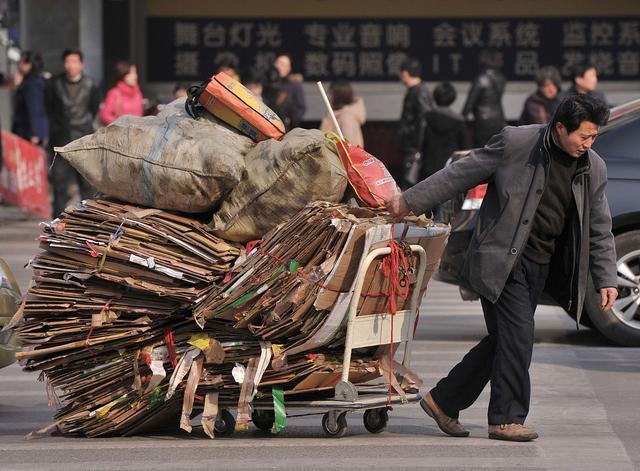 小伙收废品月入过万，揭秘背后的故事与攻略！