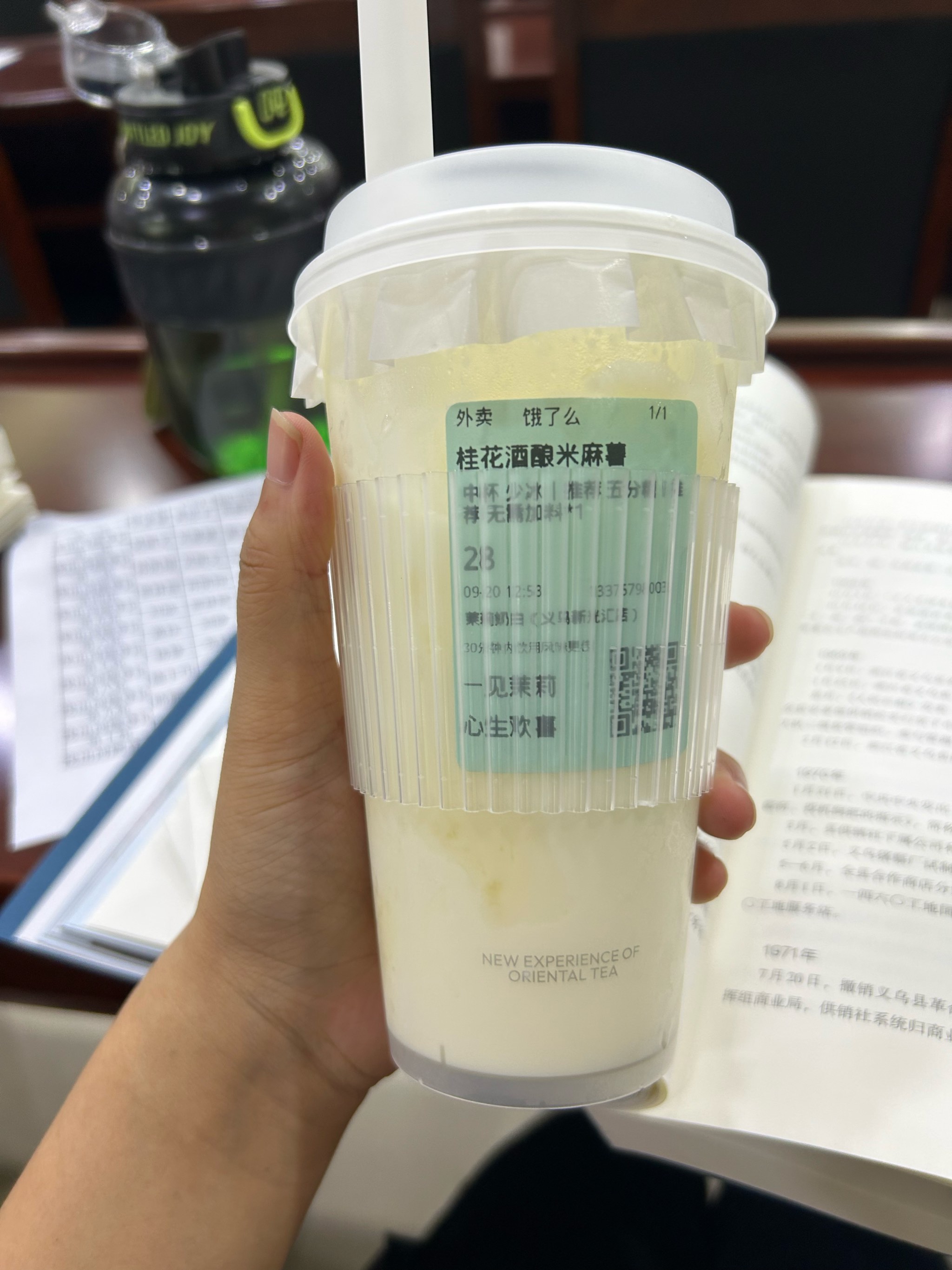 茉莉奶白惊现卫生危机，塑料隐患引发市场震荡！