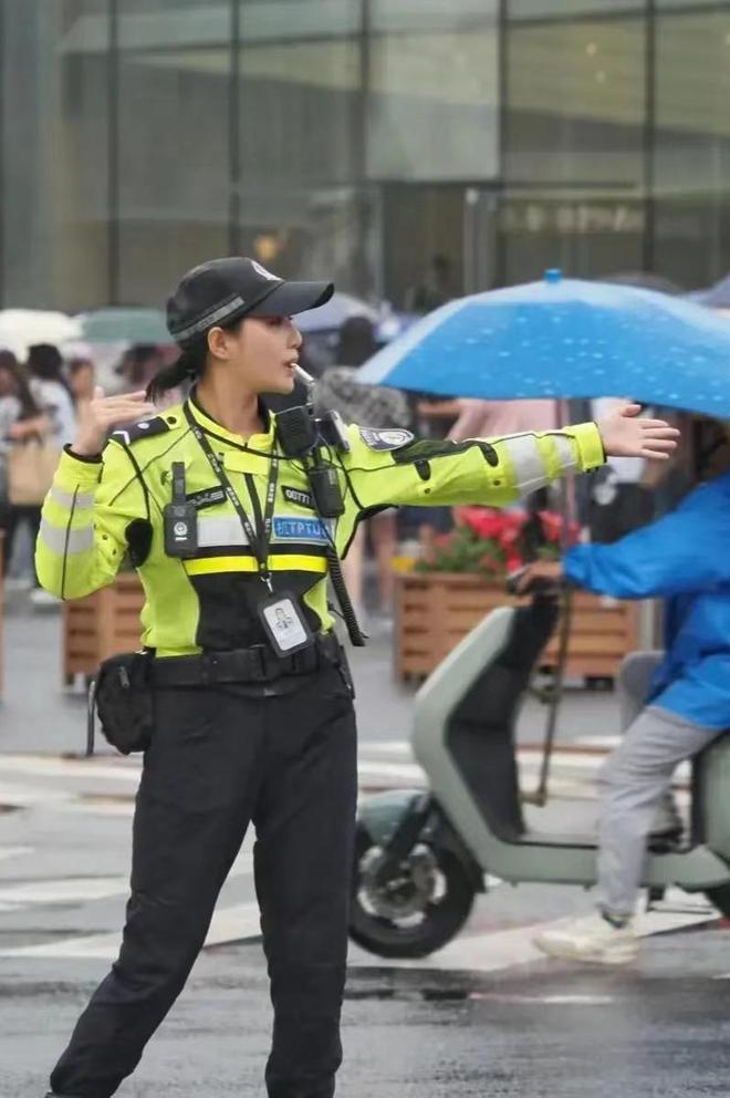 杭州交警紧急回应！兔子警官被撞事件真相揭晓！